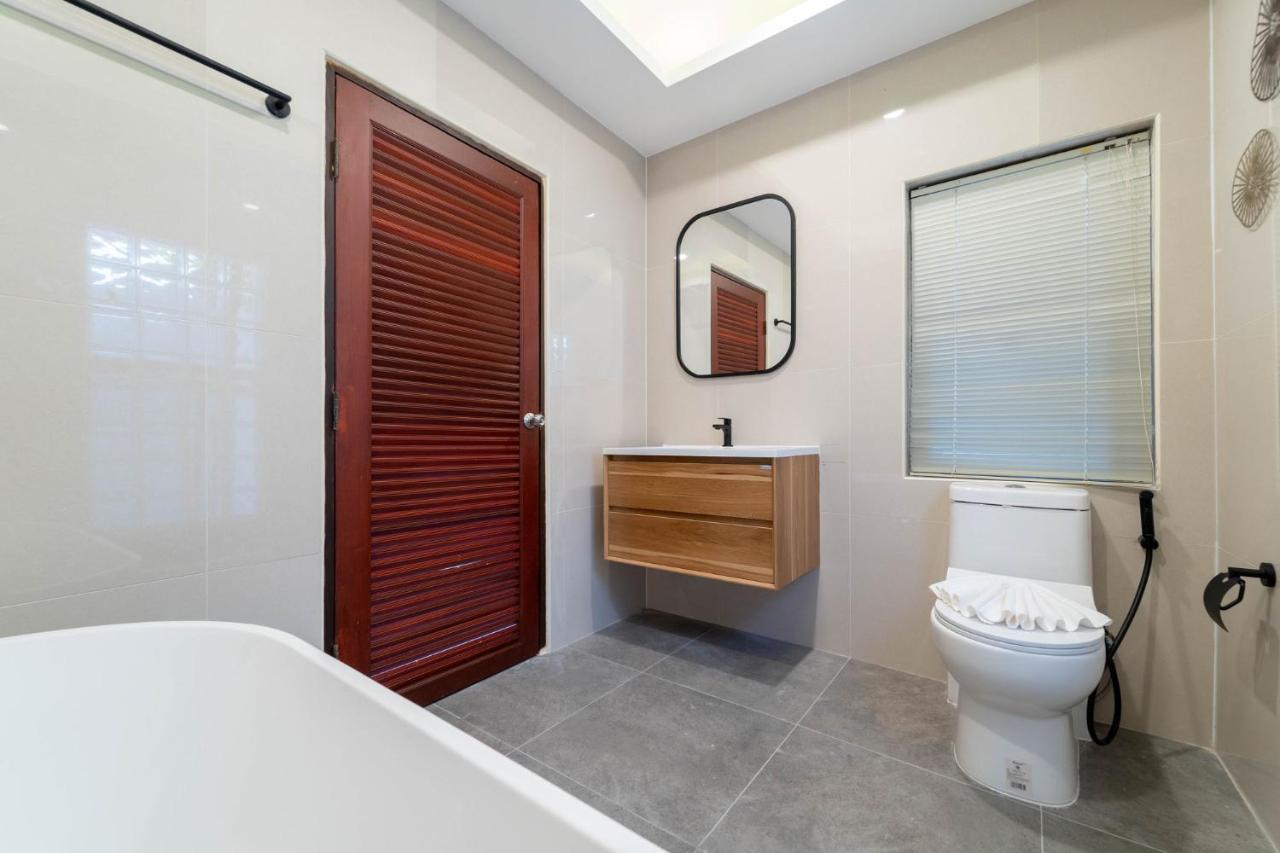 Villa Amaya, 2 Story Tropical Oasis With Green Hills View & Pool, Kamala Beach Exteriör bild