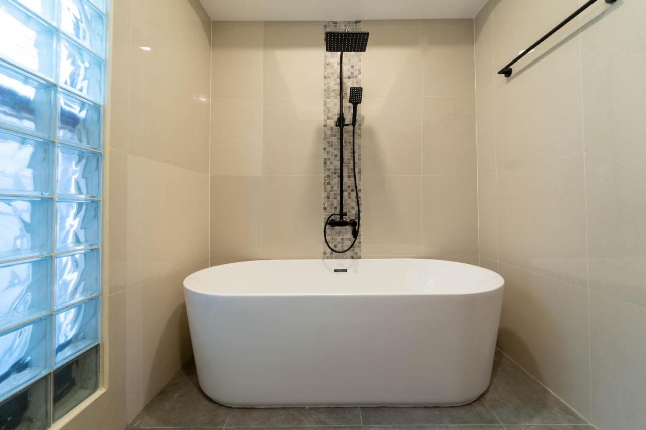 Villa Amaya, 2 Story Tropical Oasis With Green Hills View & Pool, Kamala Beach Exteriör bild